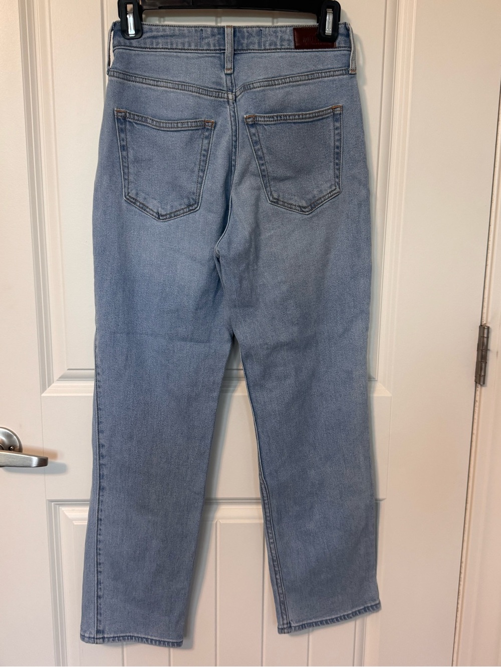 Hollister Ultra High Rise Vintage Straight Jeans Light Wash W24 L27 - Picture 3 of 6